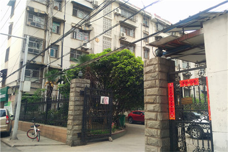 南湖正大·繁华新城4室2厅2卫98万146m2出售